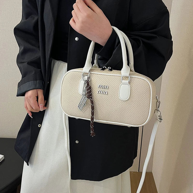 Practical Messenger Bag Ladies Handbag In Durable Leather - Fashionable Tote Bag By Luxury Designer Classic