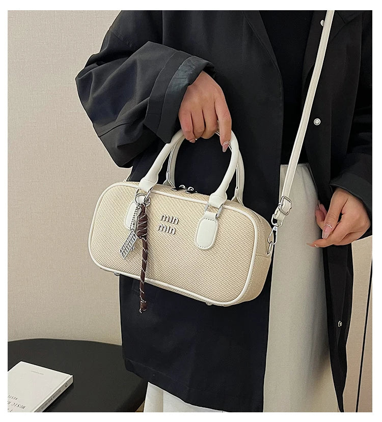 Practical Messenger Bag Ladies Handbag In Durable Leather - Fashionable Tote Bag By Luxury Designer Classic