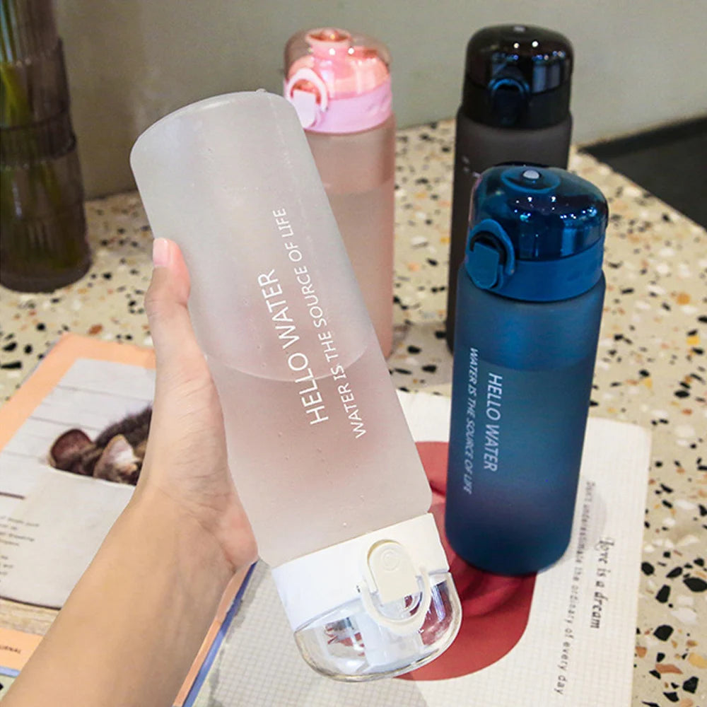 780ml Portable Plastic Drinking Bottle Leakproof Drinking Cup Sports Water Bottle for Boys and Girls