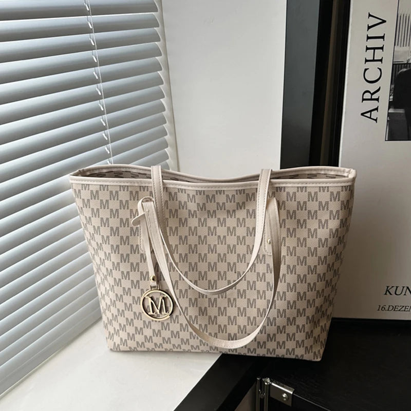 Letter Print Fashion Shoulder Bag Versatile Large Capacity Handbag Luxury Brand Bag Clutch Bag Retro Trend Commuter Tote Bag