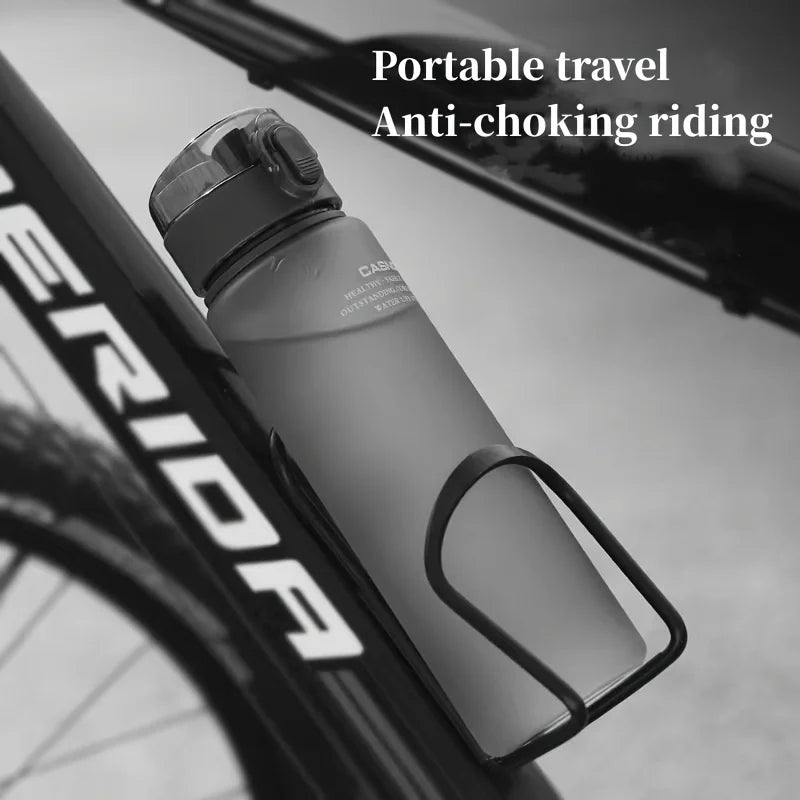 Durable water bottle with bounce cover, suitable for outdoor sports-very suitable for cycling, camping and running