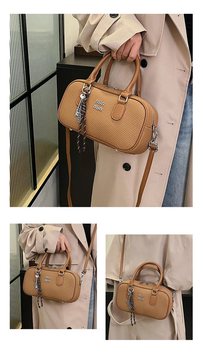 Practical Messenger Bag Ladies Handbag In Durable Leather - Fashionable Tote Bag By Luxury Designer Classic