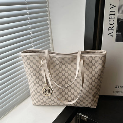 Letter Print Fashion Shoulder Bag Versatile Large Capacity Handbag Luxury Brand Bag Clutch Bag Retro Trend Commuter Tote Bag