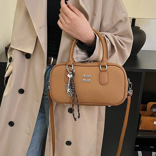 Practical Messenger Bag Ladies Handbag In Durable Leather - Fashionable Tote Bag By Luxury Designer Classic