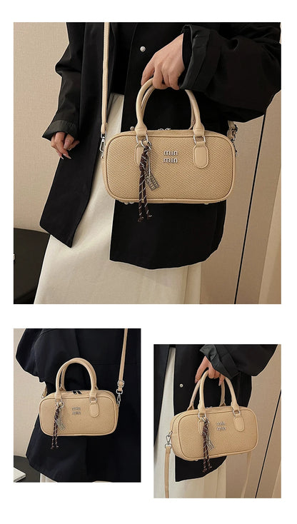 Practical Messenger Bag Ladies Handbag In Durable Leather - Fashionable Tote Bag By Luxury Designer Classic